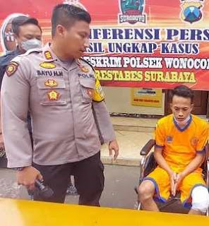 Tersangka Curanmor Di Surabaya, Kasih Hadiah Timah Panas Oleh Polisi Karena Todong Sajam Saat Di Ciduk.