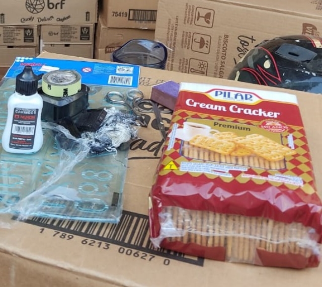 Operação Unum Corpus apreende 12 mil pacotes de biscoitos com validade adulterada em Feira de Santana