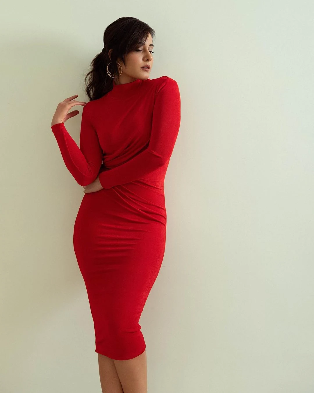 Rashi Khanna tight red dress curvy body