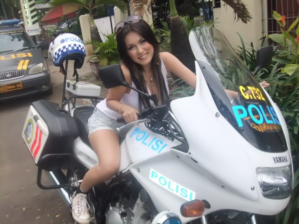 miyabi di motor polisi hot foto | kumpulan foto gadis bugil