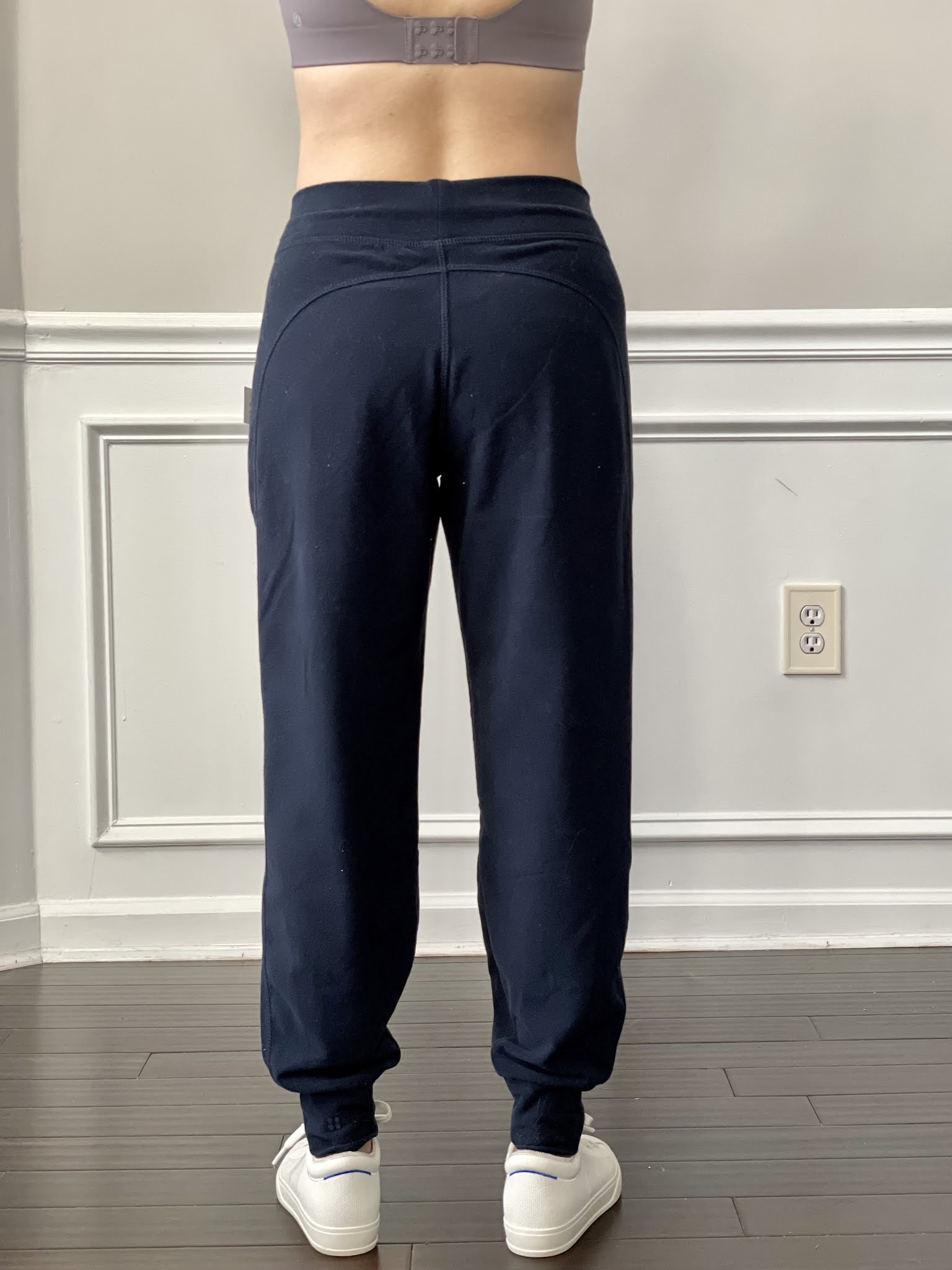 Fit Review Friday! Sweaty Betty Essentials Sweatshirt and Gary Luxe Fleece  Pants