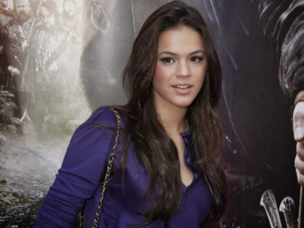 FOTO : SI SEKSI BRUNA MARQUEZINE, PACAR NEYMAR YANG DIGODA 