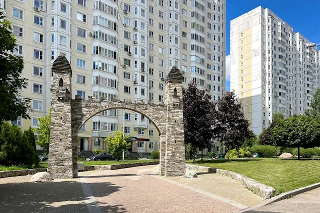 улица Кадырова, декоративная арка