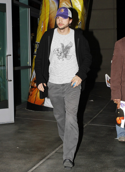 Ashton Kutcher Loves The Lakers