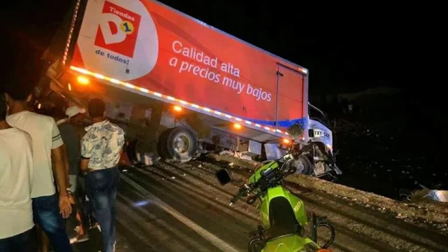 hoyennoticia.com, En Tasajera otro camión se volcó en la vía