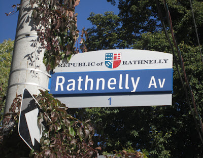 Street sign for Rathnelly Ave, with Republic of Rathnelly indicated at the top of the sign