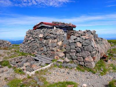 大汝山　避難小屋