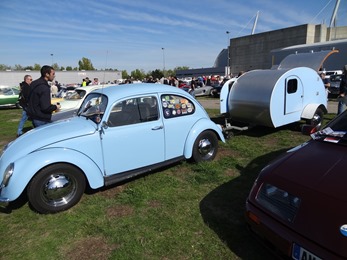 2017.09.23-028 VW Coccinelle et sa caravane