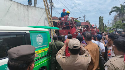  Tersengat Aliran Tegangan Tinggi, Pria Ini Tewas Tergantung Di Gardu PLN  