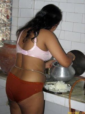 Tamil Mallu Aunty Removing blouse And Bra In home image