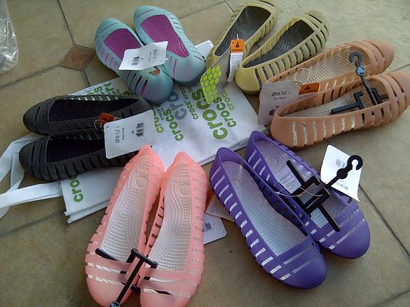 Budi Darmawati Sandal  Crocs 