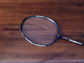 BROKEN BADMINTON RACKET STRINGS