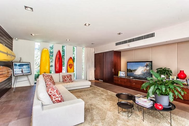 Second living room in Classy contemporary house in Casuarina, Australia