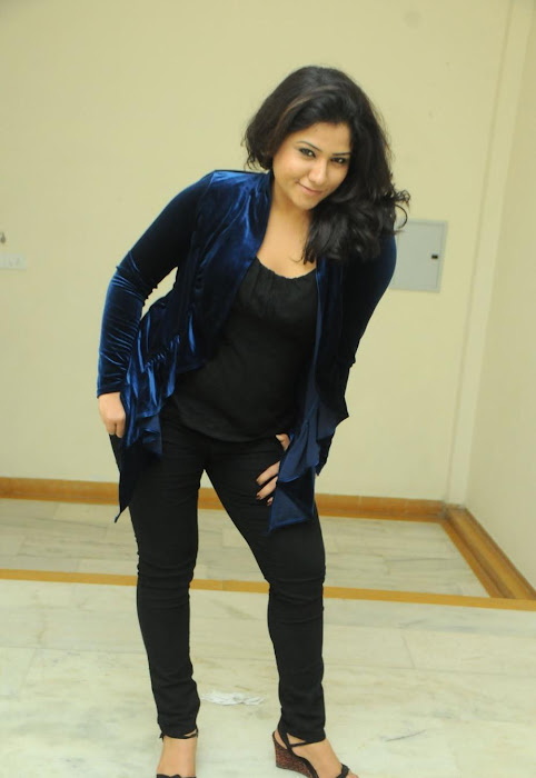 jyothi new trendy actress pics