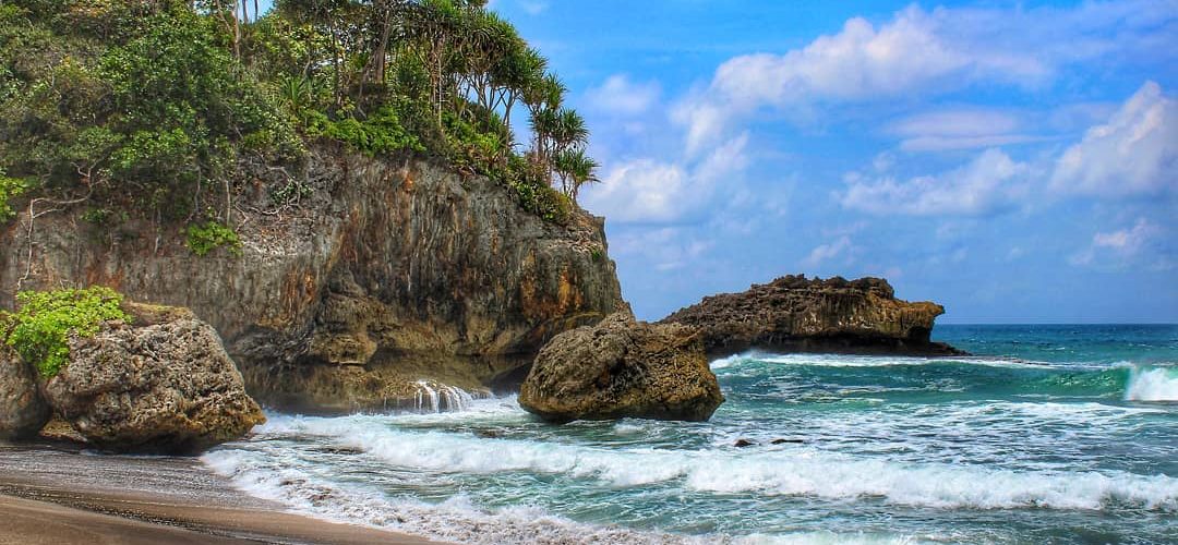  Pantai Madasari  Pangandaran Alternatif Wisata Pantai  di 