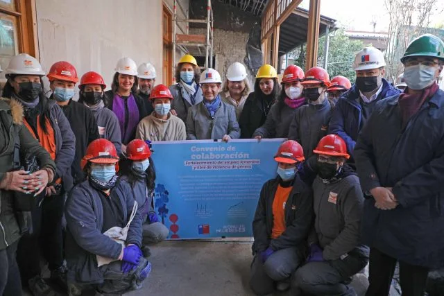 Firman convenio para promover empleo femenino en la construcción