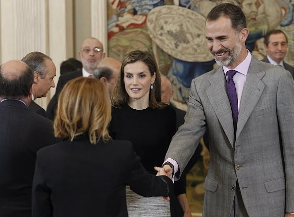 Queen Letizia wore HUGO BOSS Viphima Flared skirt, Magrit black shoes, pump, Tous pearl earrings