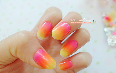 Gradation Palm Tree nail art