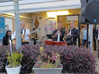 La Banda dell'Ortica suona all'inaugurazione della mostra del Gruppo Fotografico Lenese al Bar Borgomella di Manerbio.