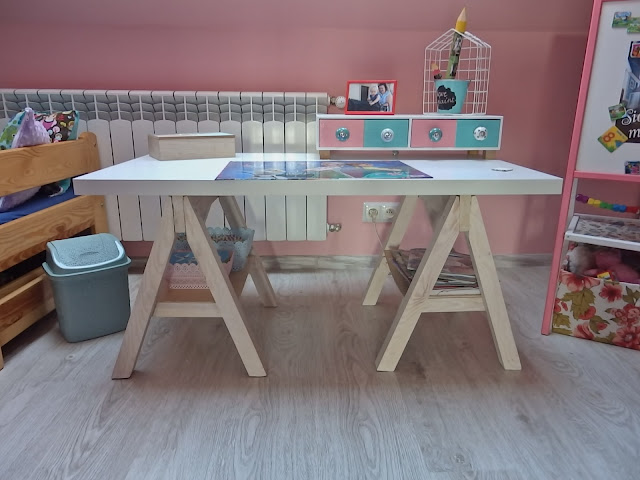 Skandynawskie biurko DIY dla dziecka