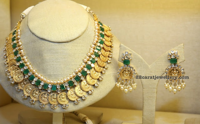 Kasu Necklace with Emerald and Diamonds