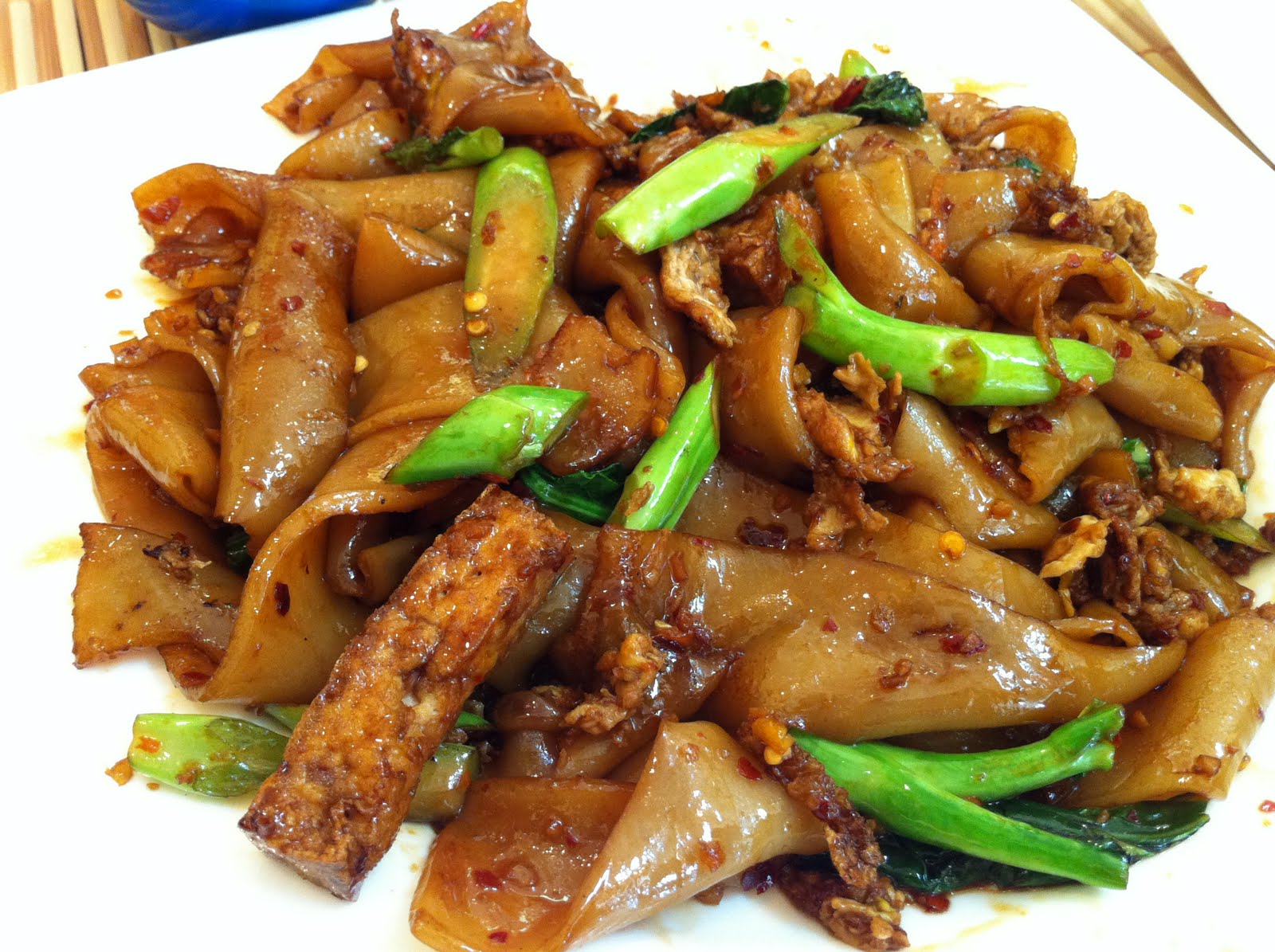 veg st. louis: drunken noodles taste of thai