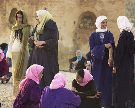 Jade e soraide entre outras mulheres no Marrocos