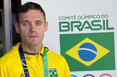 No Rio de Janeiro Douglas Brose recebe terceira vez Prêmio Brasil Olímpico melhor carateca ano Foto AV Assessoria