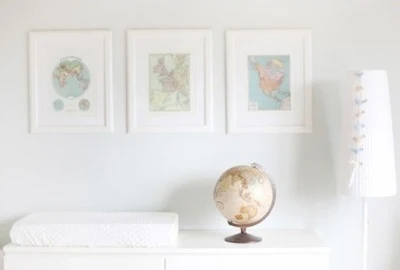 Globe juga terlihat cantik dipajang di kamar bayi bertema Vintage Travel. Yang terpenting adalah penyesuaian warna globe dengan dinding dan furniture,