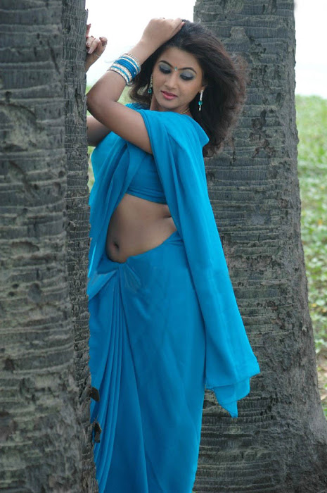 arthi puri in saree hot images