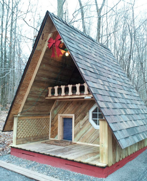 Relaxshacks.com: A Recycled Pallet Wood Bus Stop (and ONE HUGE 