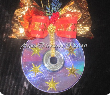 http://www.mamaflor.com/2010/11/como-decorar-un-cd-en-un-adorno.html
