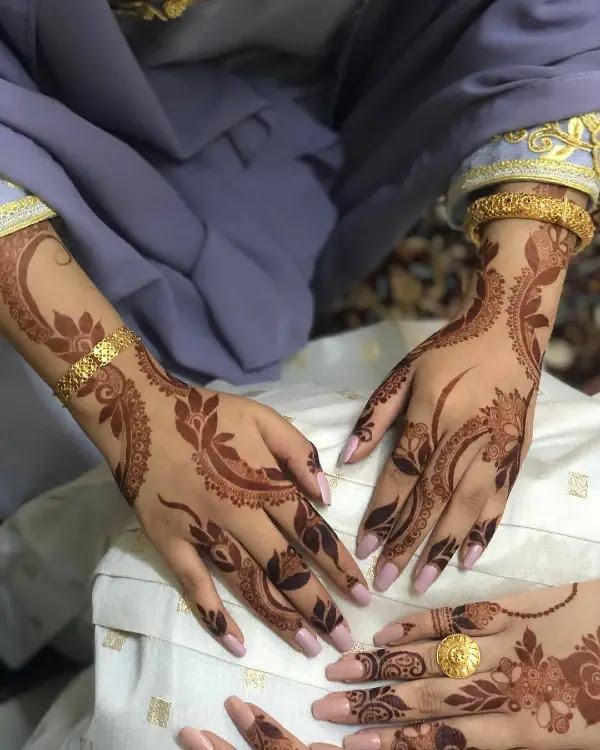 Leaves-with-side-cut-mehndi-design