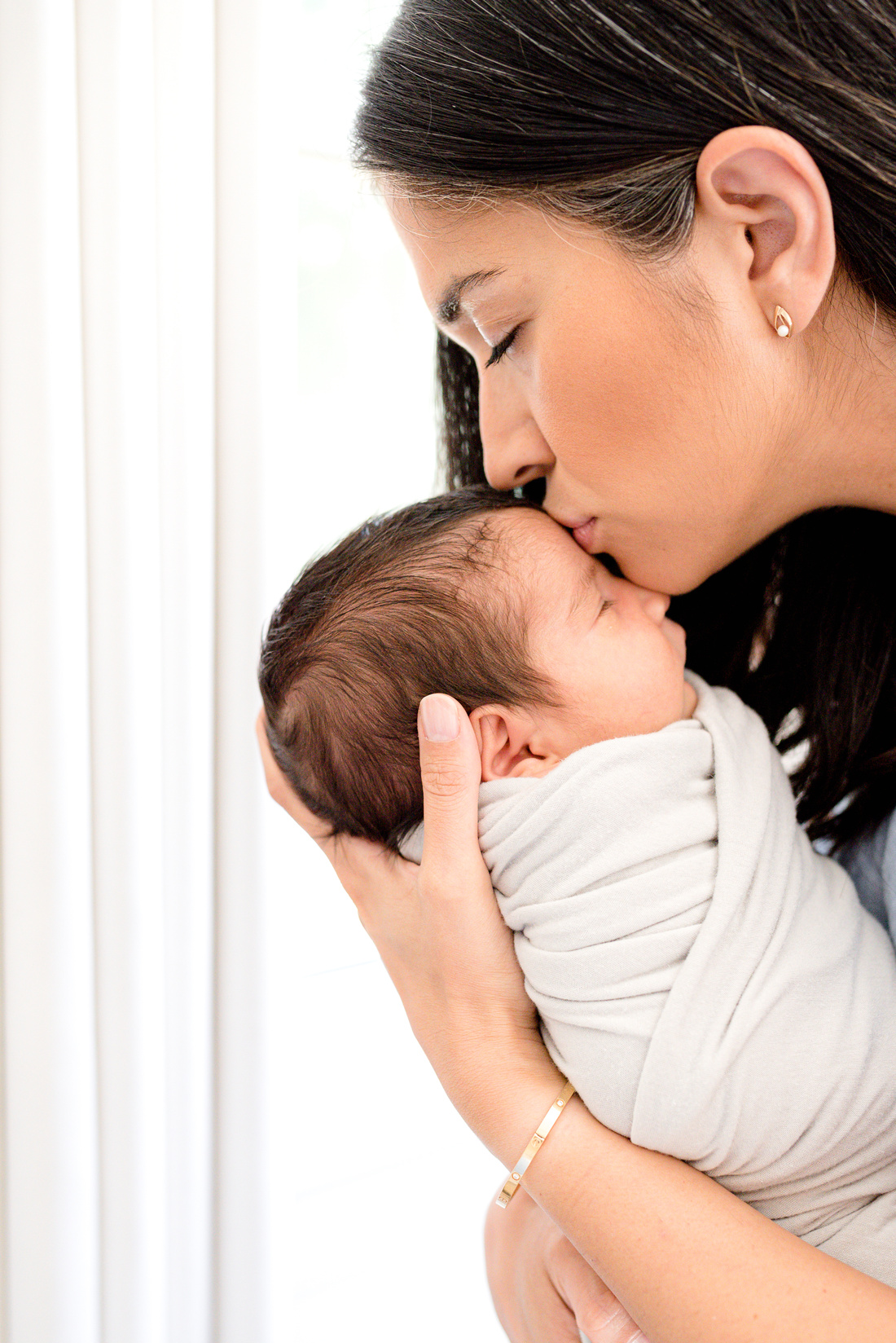 newborn love photographer