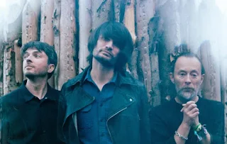 Radiohead, Thom Yorke (voz, guitarra, bajo y teclados) y Jonny Greenwood (guitarra, bajo y teclados) con el baterista de "Sons of Kemet", Tom Skinner.