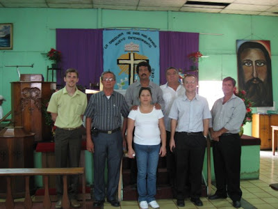 Más sobre la visita a El Salvador - foto: Carlos Figueroa, Héctor Acevedo y Rev. Miguel Torneire