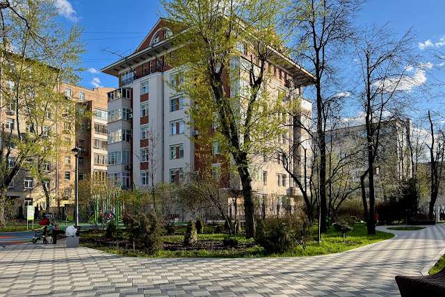 Татарская улица, Михайловский сад, жилой дом 1999 года постройки