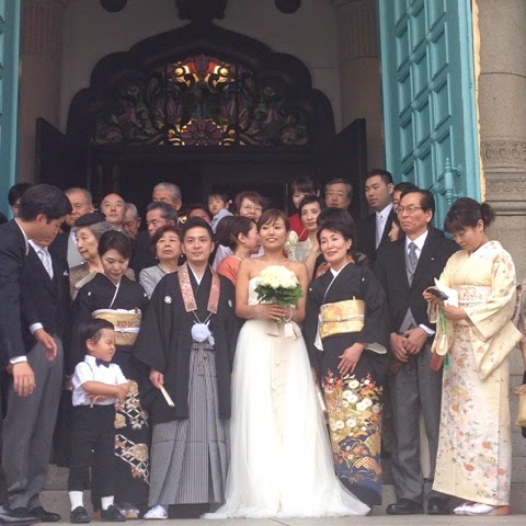 これ和風か欧米か お寺で挙式後 ダンスで入場する新郎新婦が色々素敵 Ami Go Travel And Lifestyle Blog From Japan