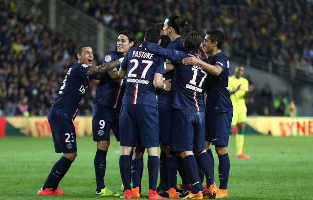 Le PSG célébrant un but avec la joie de l'effectif