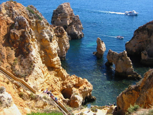 wakacje w lagos schody na klifach przy ponta da piedade