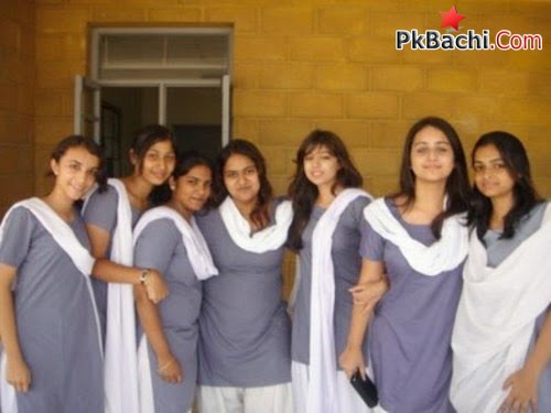 College and School Girls Groups Photos
