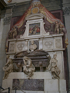 Túmulo de Michelangelo na Santa Croce em Florença