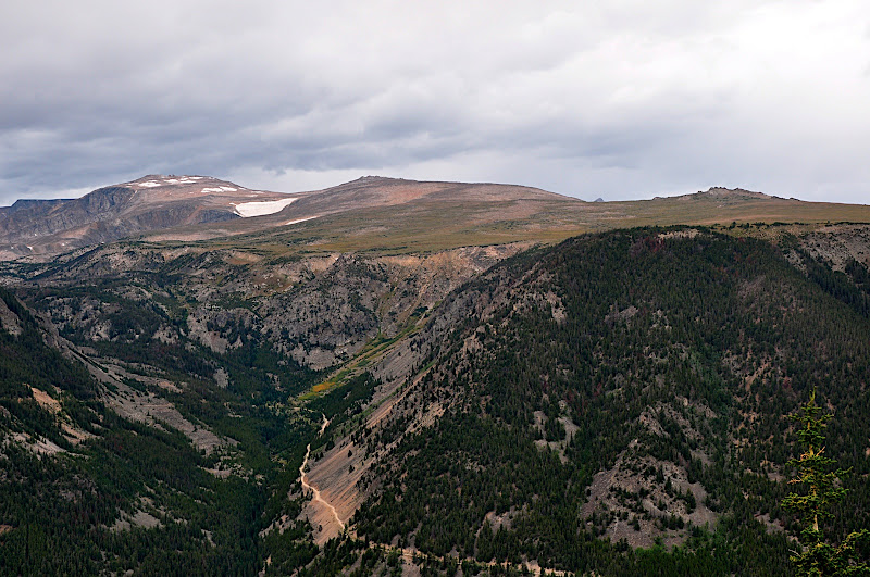 road to Hellroaring Plateau as seen from the Beartooth Highway