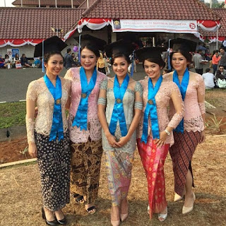 kumpulan inspirasi model kebaya batik modern terbaru