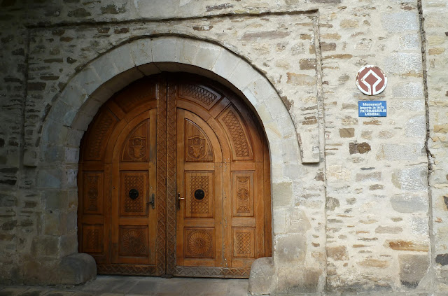 Entrada al Monasterio de Voroneţ