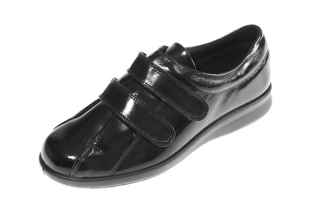 Kaffesoester's new black patent leather shoe