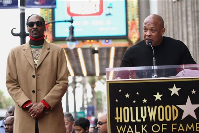 Snoop Dogg Apewqa Heshima ya Hollywood Walk of Fame