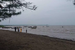 Keindahan Pantai Tambak Bahak