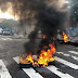 Ambulantes queimam pneus e fecham ruas no centro de João Pessoa.