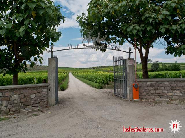 Electric Orpheus Festival 2019: el festival se situa dentro de la Villa Yustina que produce unos de los mejores vino de Bulgaria 